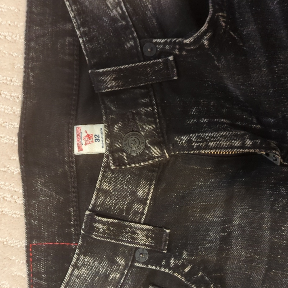 True Religion Shorts - Picture 2 of 4